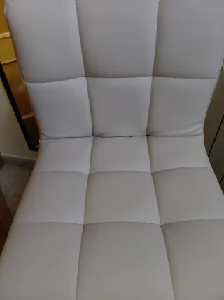 2 Taburetes Altos Blancos