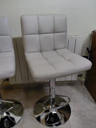2 Taburetes Altos Blancos