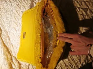 Borsa morbida eco pelliccia color senape