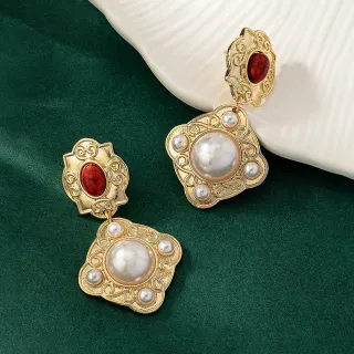 Pendientes Vintage Perla y Piedra Roja Dorados