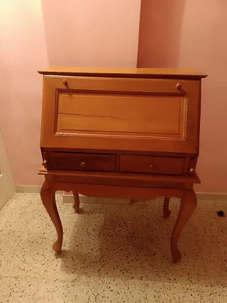 Escritorio de madera antiguo