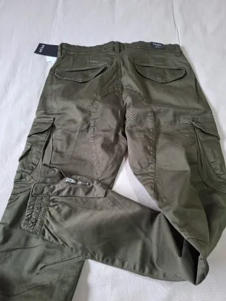 Pantalón Deeluxe verde militar sin estrenar