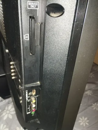 Televisor Negro y Gris