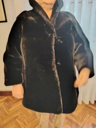 Abrigo de piel negro