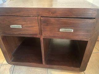 Mesa auxiliar de madera