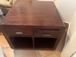 Mesa auxiliar de madera