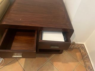 Mesa auxiliar de madera