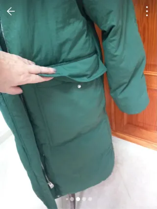 Abrigo largo de plumas verde