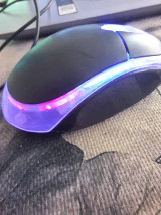 Ratón gaming con luces LED