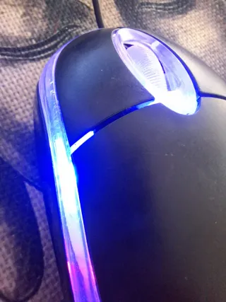Ratón gaming con luces LED