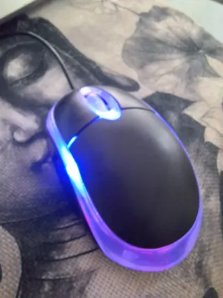 Ratón gaming con luces LED