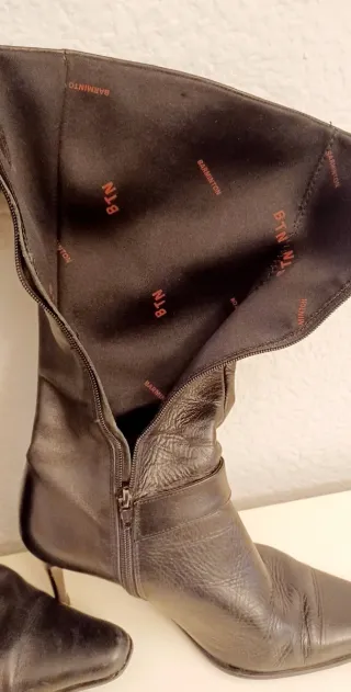 Botas de tacón negras con hebilla