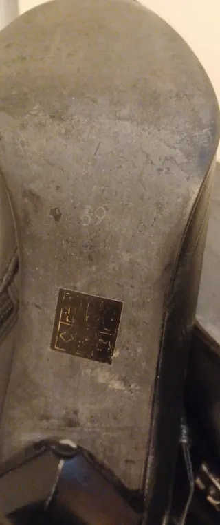 Botas de tacón negras con hebilla