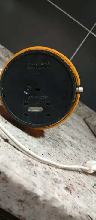 Molinillo de café antiguo naranja