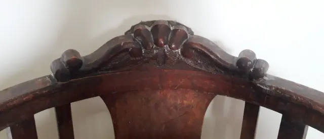 Silla de madera con brazos