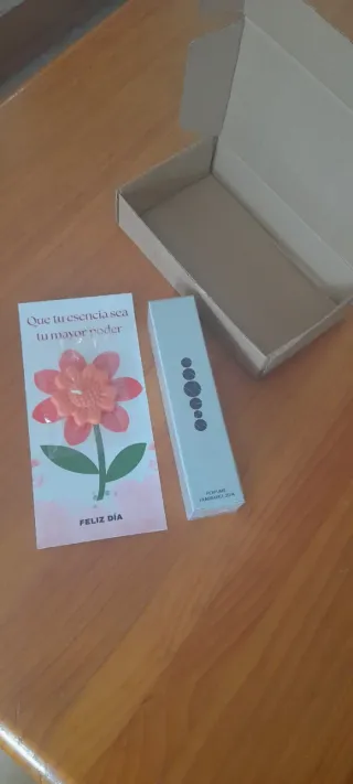 Pack Día de la Mujer: Perfume, tarjeta y vela