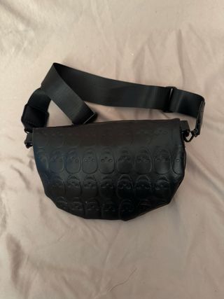 Riñonera negra calavera NUEVA