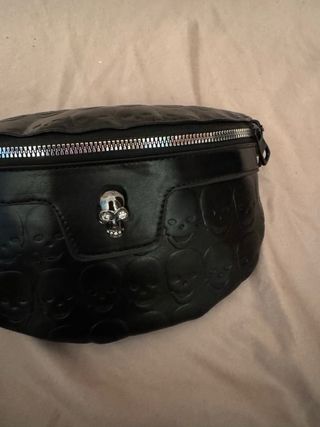 Riñonera negra calavera NUEVA