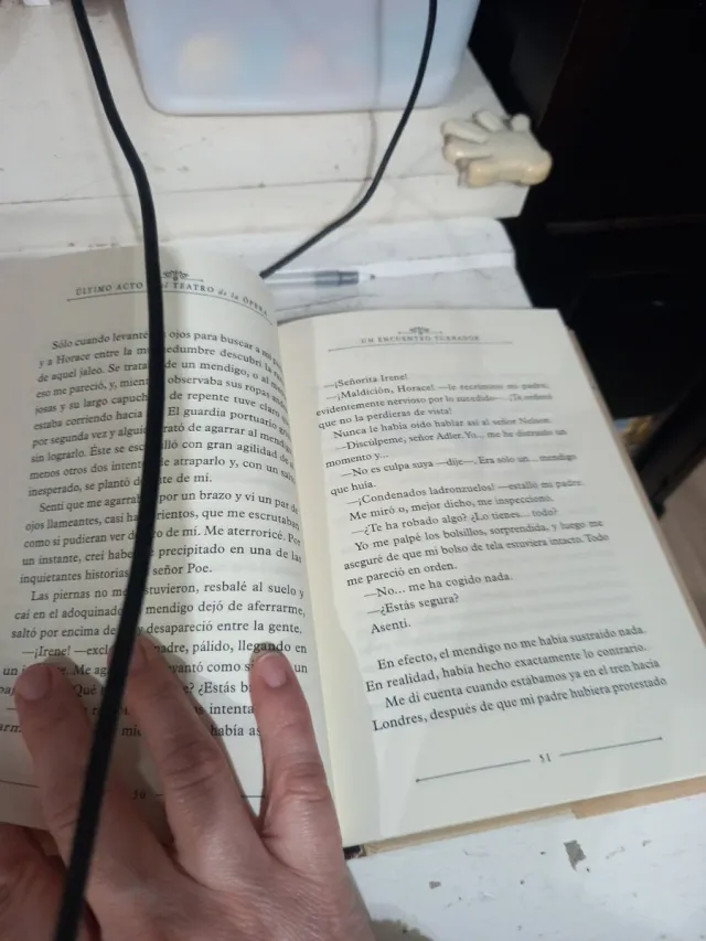 Último acto en el Teatro de la Ópera: Sherlock,...