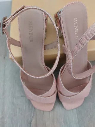 Sandalias Menbur tacón joya oro rosa