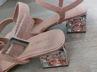 Sandalias Menbur tacón joya oro rosa