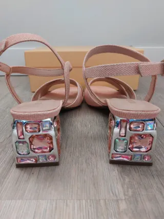 Sandalias Menbur tacón joya oro rosa