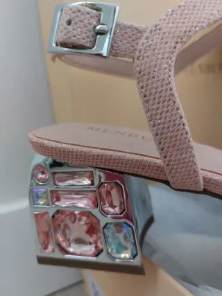 Sandalias Menbur tacón joya oro rosa