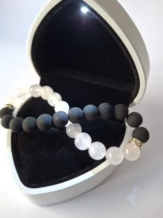 Pulsera de  lava volcánica y cristal de roca