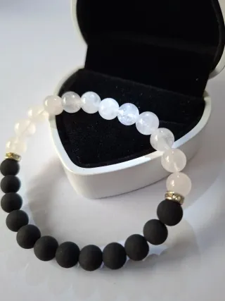 Pulsera de  lava volcánica y cristal de roca