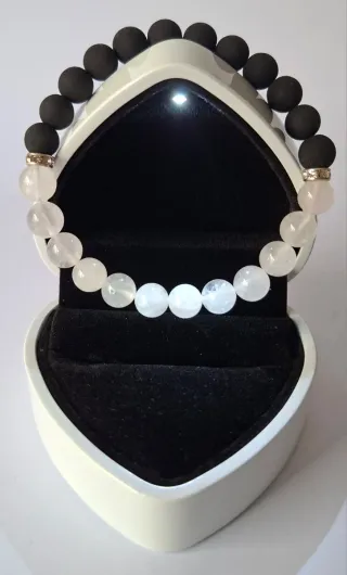 Pulsera de  lava volcánica y cristal de roca