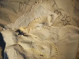 Cortina de ganchillo hecha a mano