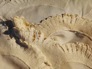 Cortina de ganchillo hecha a mano