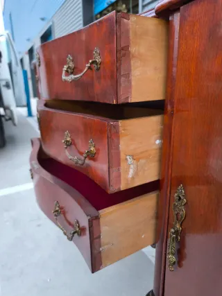 Precioso Aparador Luis XV bombé con espejo