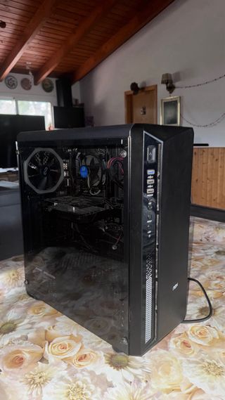 PC Gaming Negro con Ventana Lateral