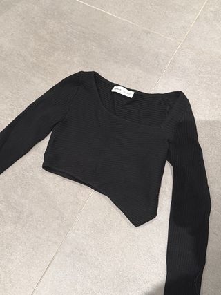 Top Bershka manga larga negro talla XS
