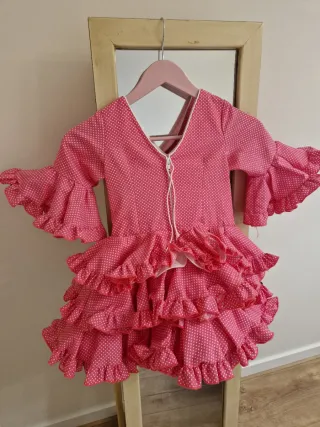 Traje de Flamenca rosa con volantes