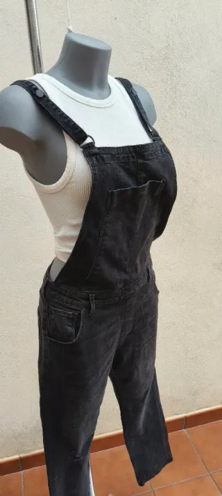 Mono vaquero negro con detalles