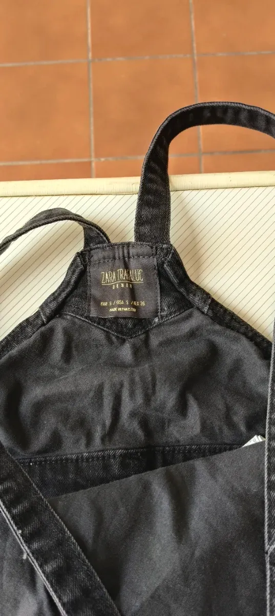 Mono vaquero negro con detalles