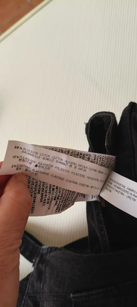 Mono vaquero negro con detalles