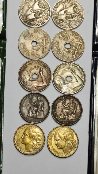 Lote de 15 Monedas y 4 carteras del 77 y 79