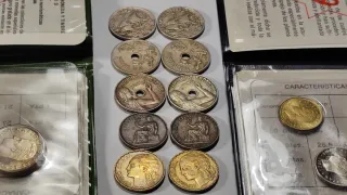Lote de 15 Monedas y 4 carteras del 77 y 79