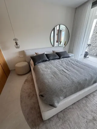 Estructura Cama y Colchón Gris/Blanco