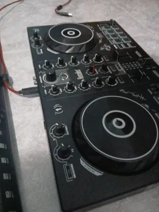 Console DJ Hercules Impulse 300 + Tastiera