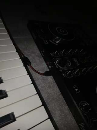 Console DJ Hercules Impulse 300 + Tastiera