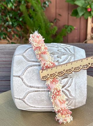 Corona de flores preservadas