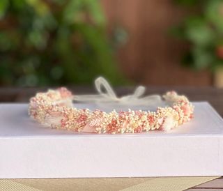 Corona de flores preservadas