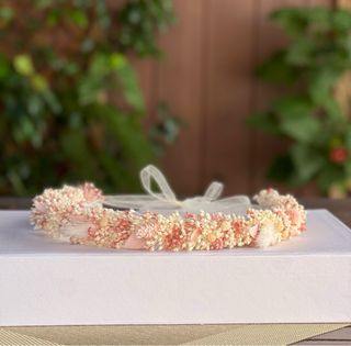 Corona de flores preservadas