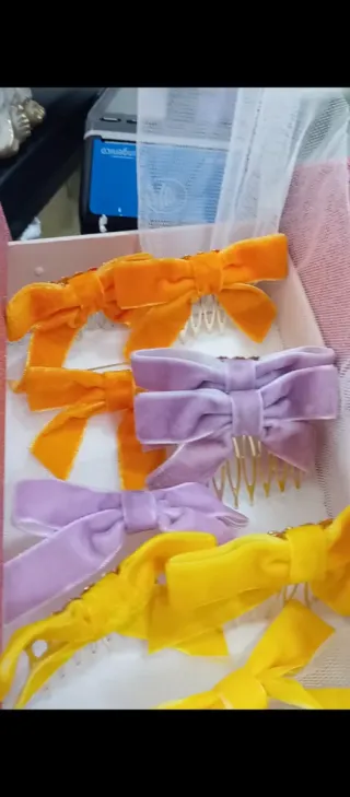 Peineta dorada para el pelo