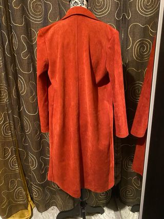 Abrigo Zara efecto ante rojo