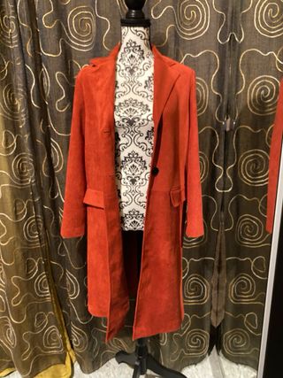 Abrigo Zara efecto ante rojo